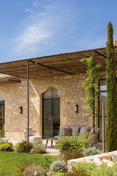 6 - Mas Chabaud: Villa: Exterior
