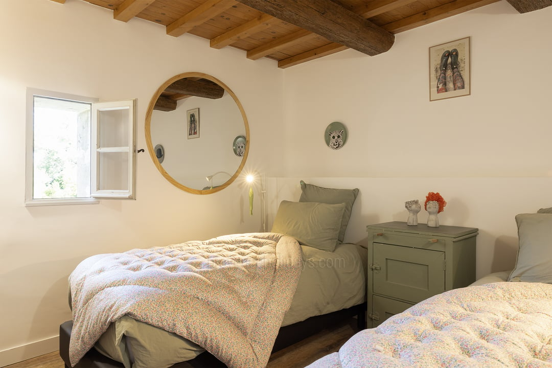 31 - Maison des Alpilles: Villa: Bedroom