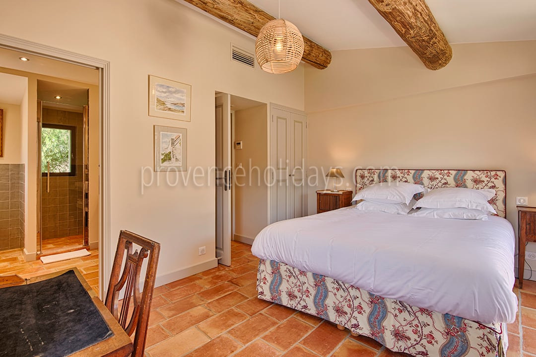4 - Maison Eygalières: Villa: Bedroom