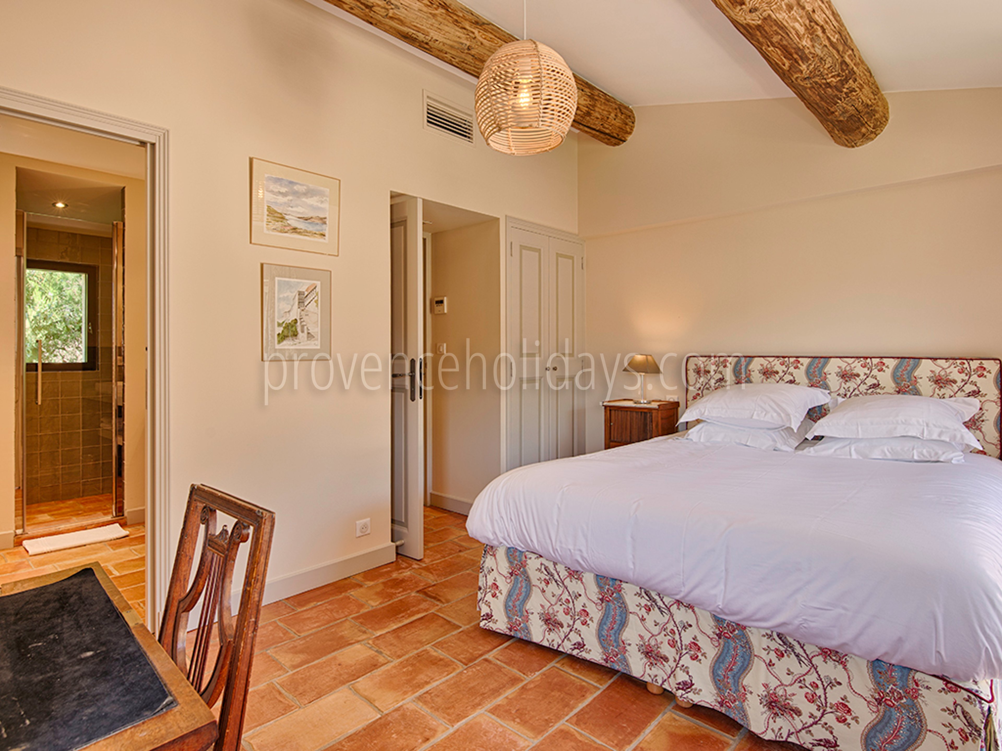 4 - Maison Eygalières: Villa: Bedroom