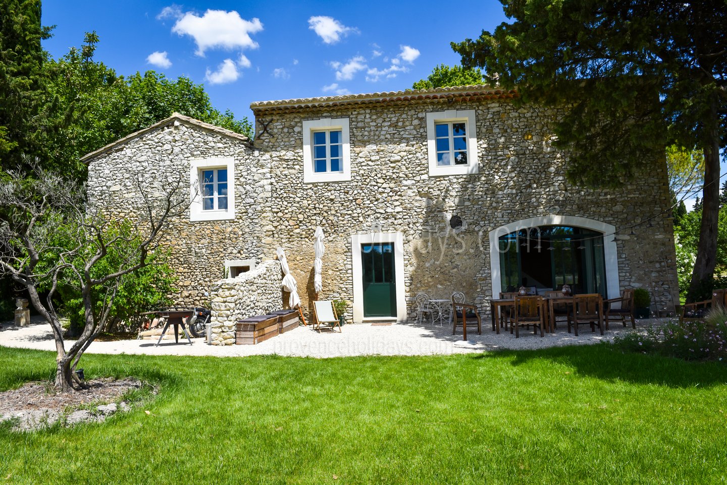 10 - Mas du Vaucluse: Villa: Exterior