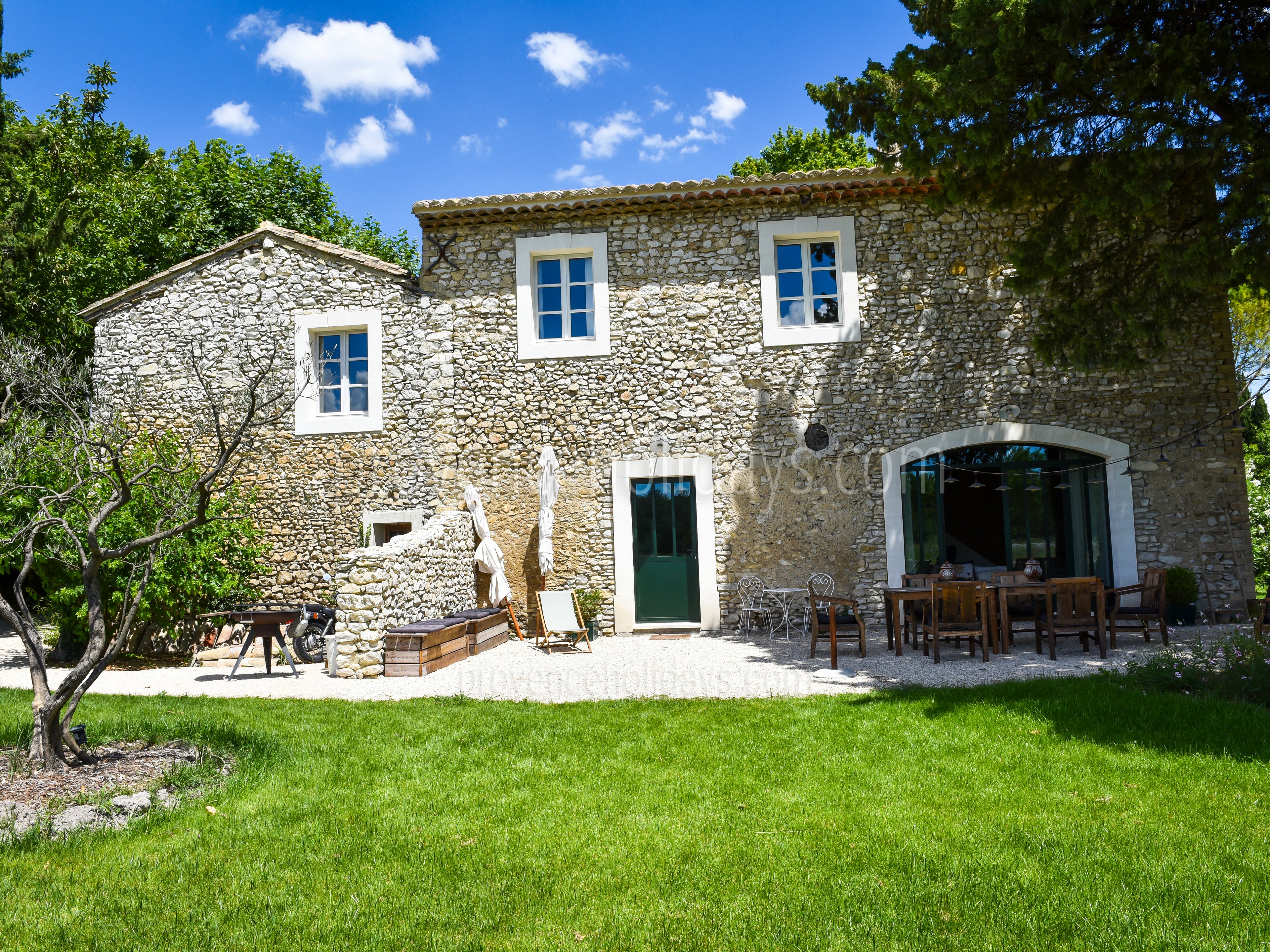 10 - Mas du Vaucluse: Villa: Exterior