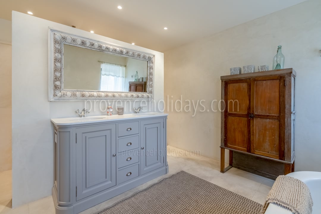 57 - La Bastide des Sources: Villa: Bathroom