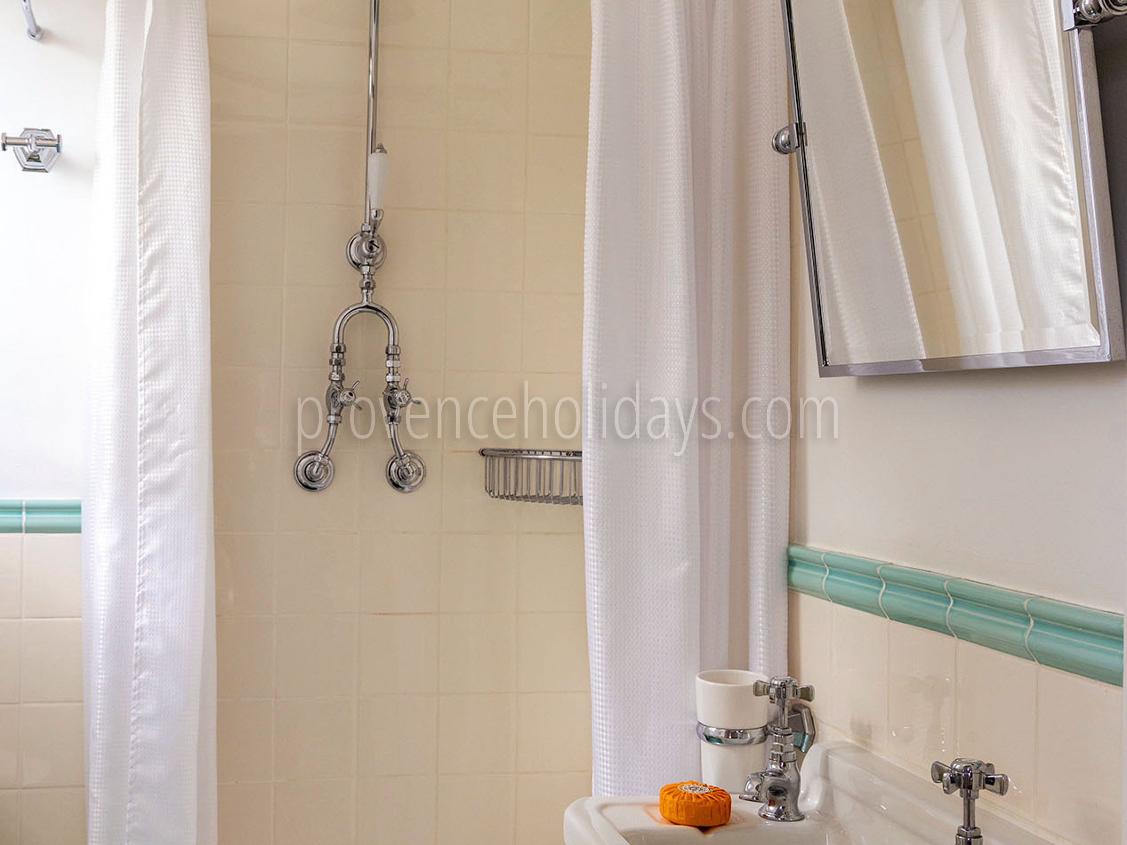 17 - Villa Riviera: Villa: Bathroom