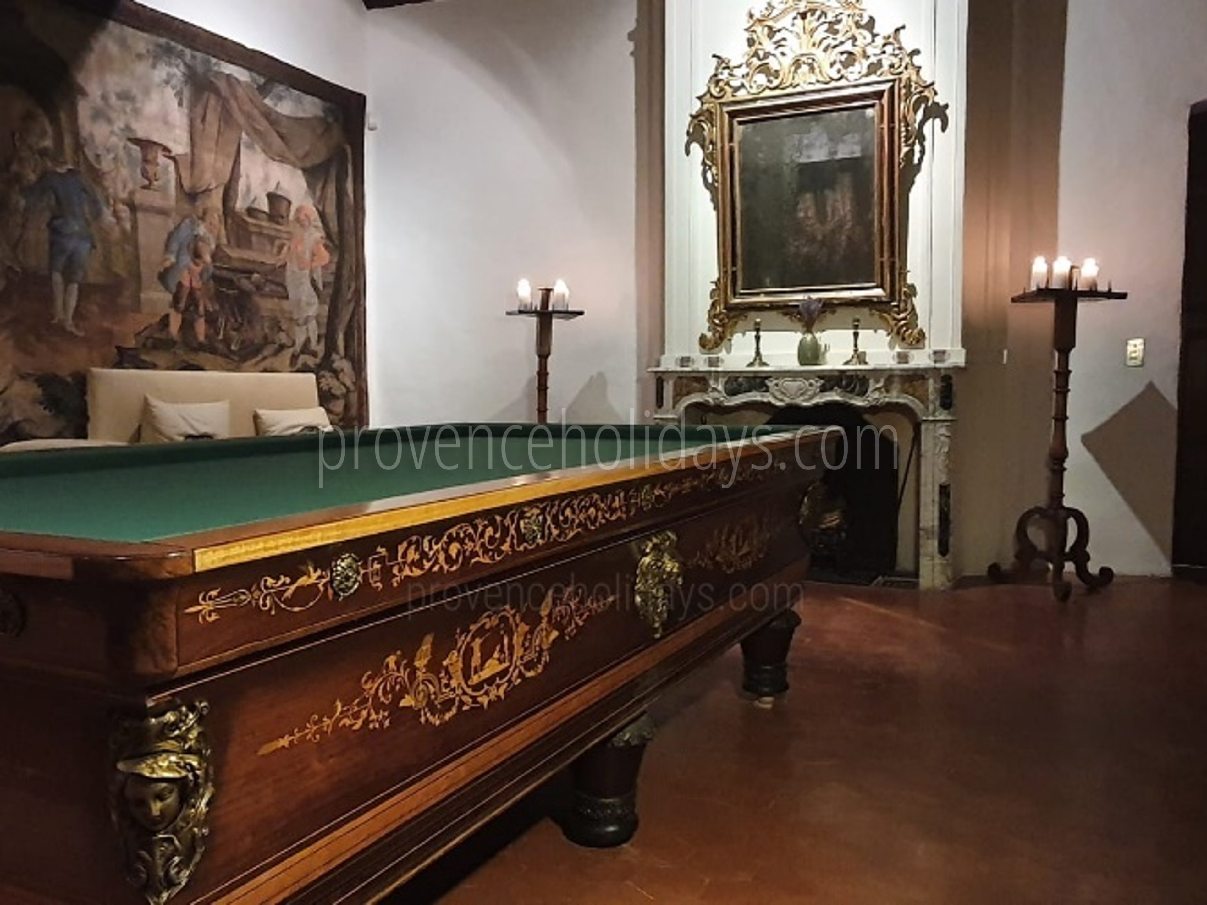 56 - Château de Luberon: Villa: Interior