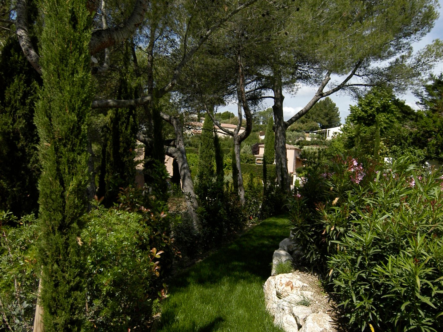 15 - Villa des Pins: Villa: Exterior