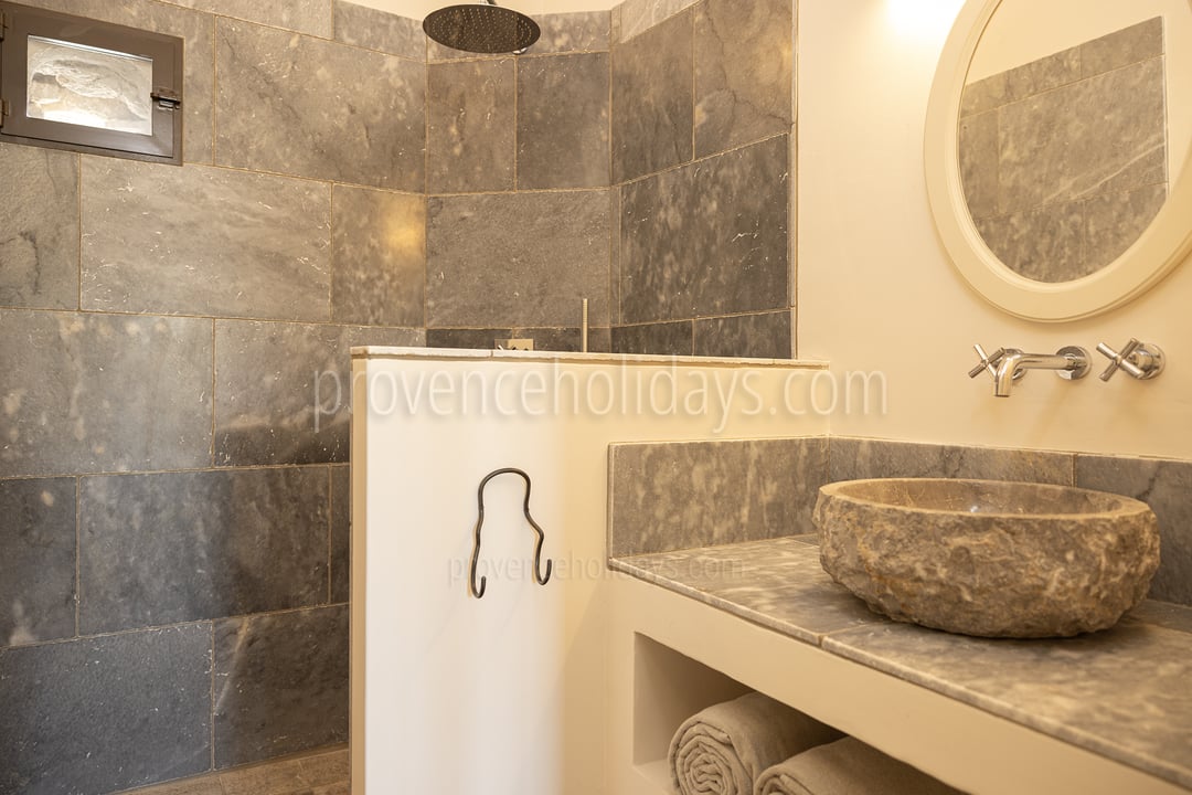 30 - Mas du Rocher: Villa: Bathroom