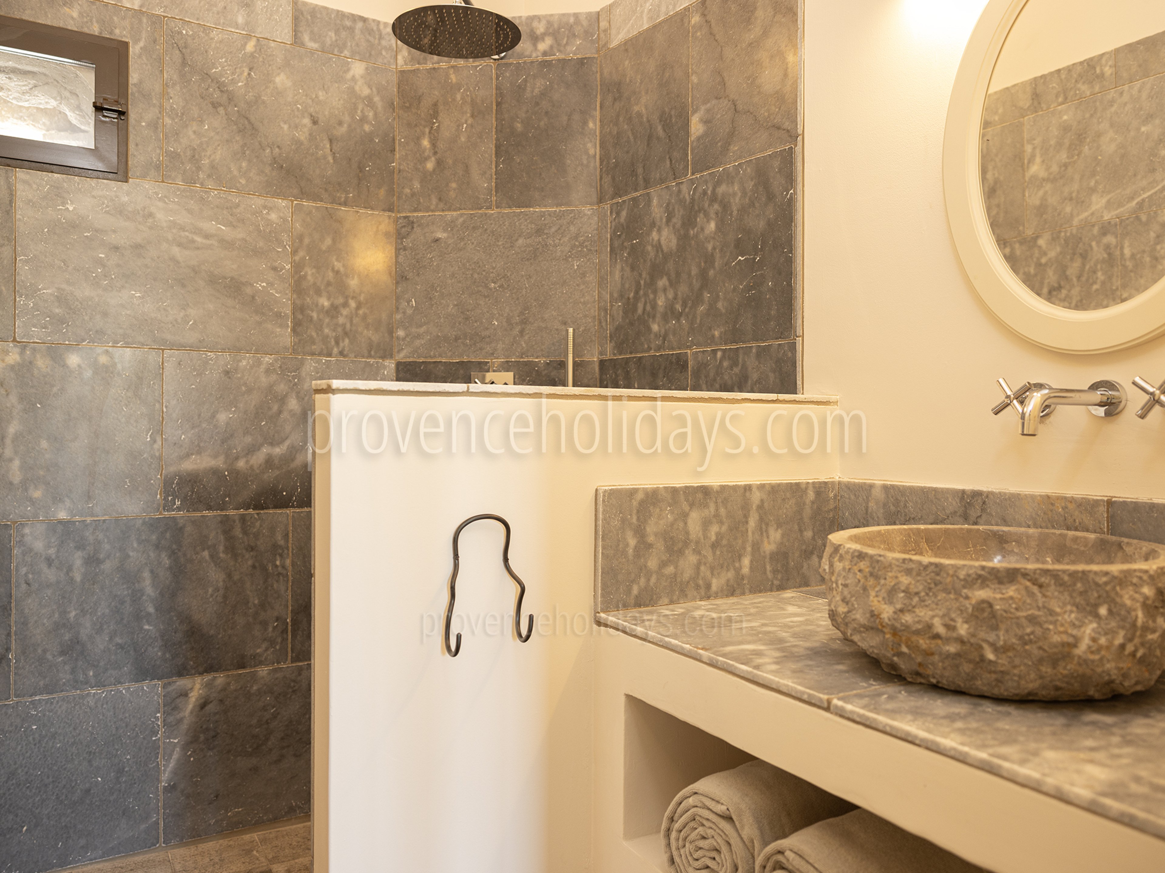 30 - Mas du Rocher: Villa: Bathroom