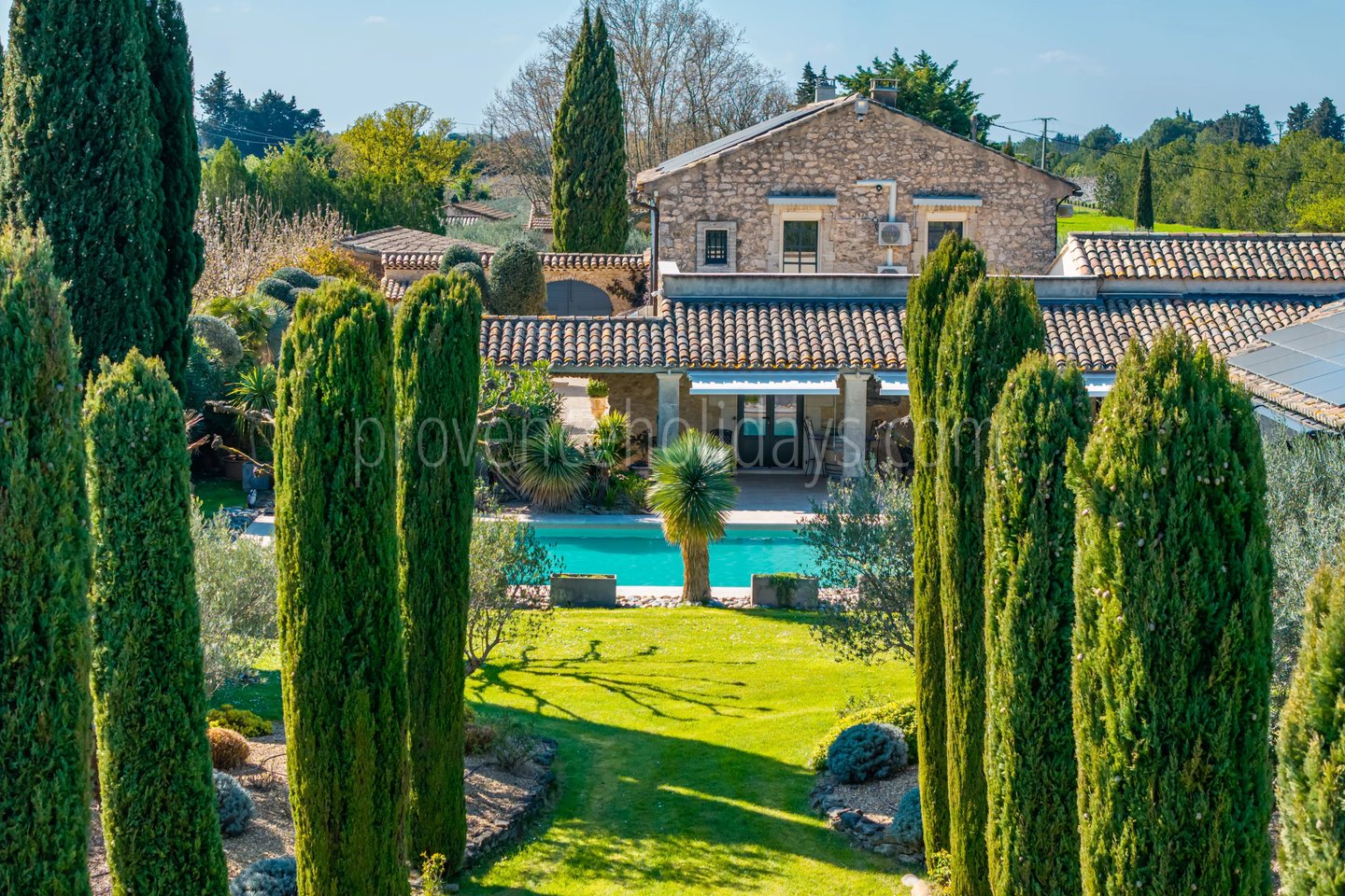 1 - Provençal mas in Robion: Villa: Exterior
