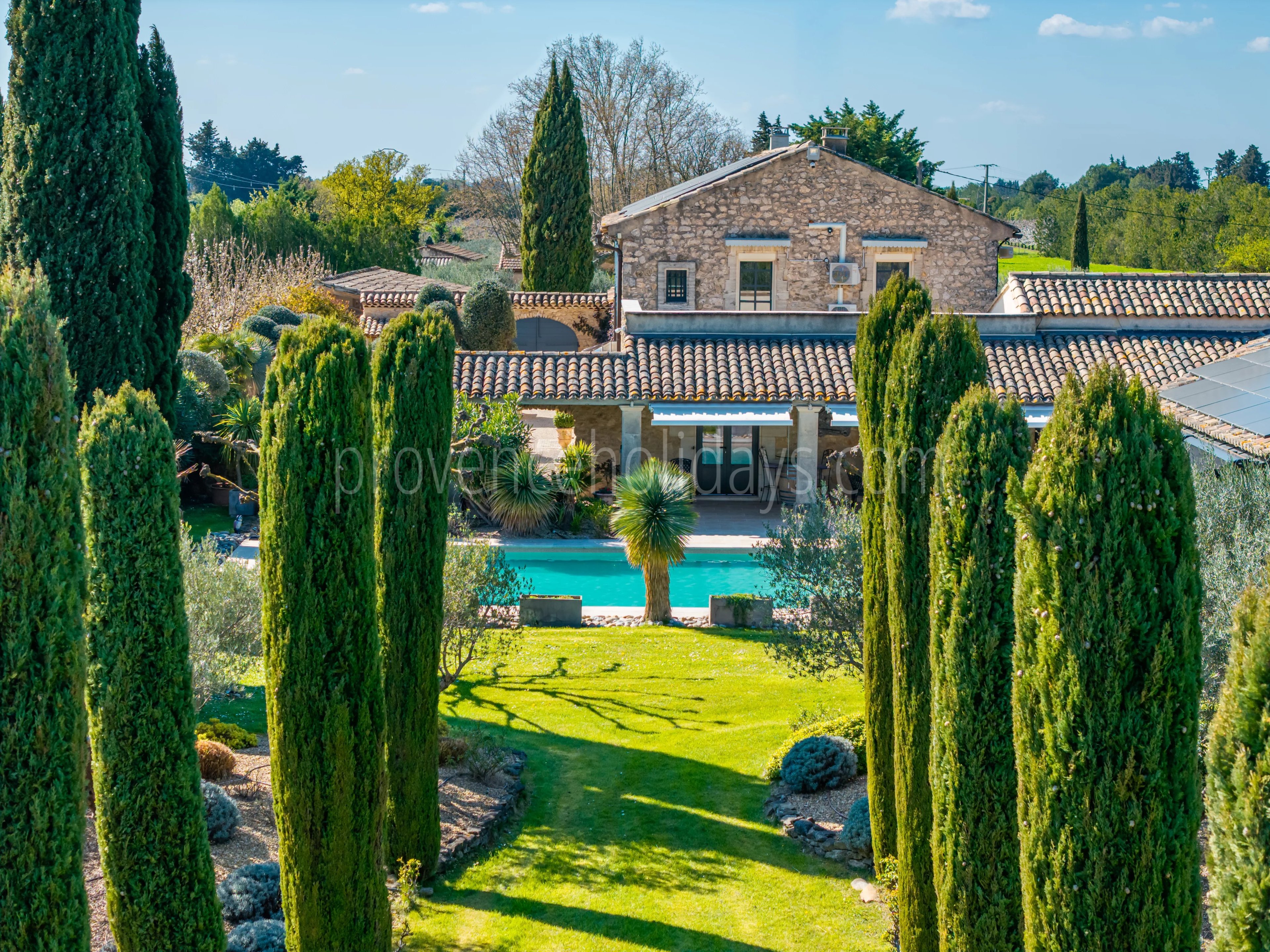 1 - Provençal mas in Robion: Villa: Exterior