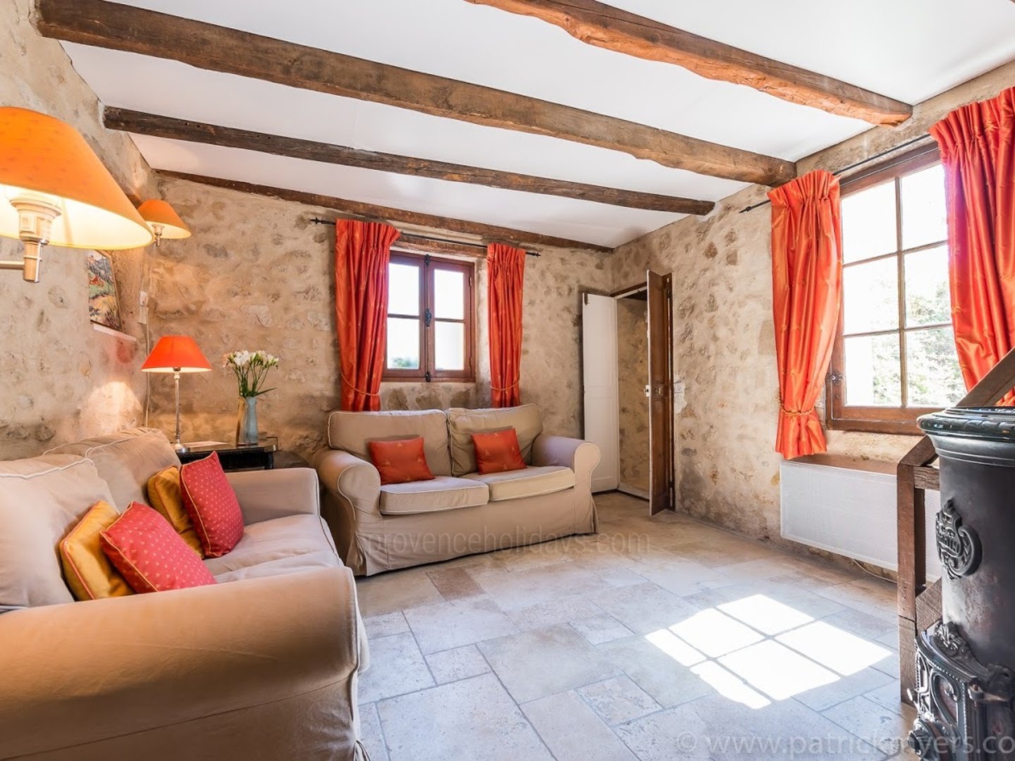 23 - Bastide du Luberon: Villa: Interior