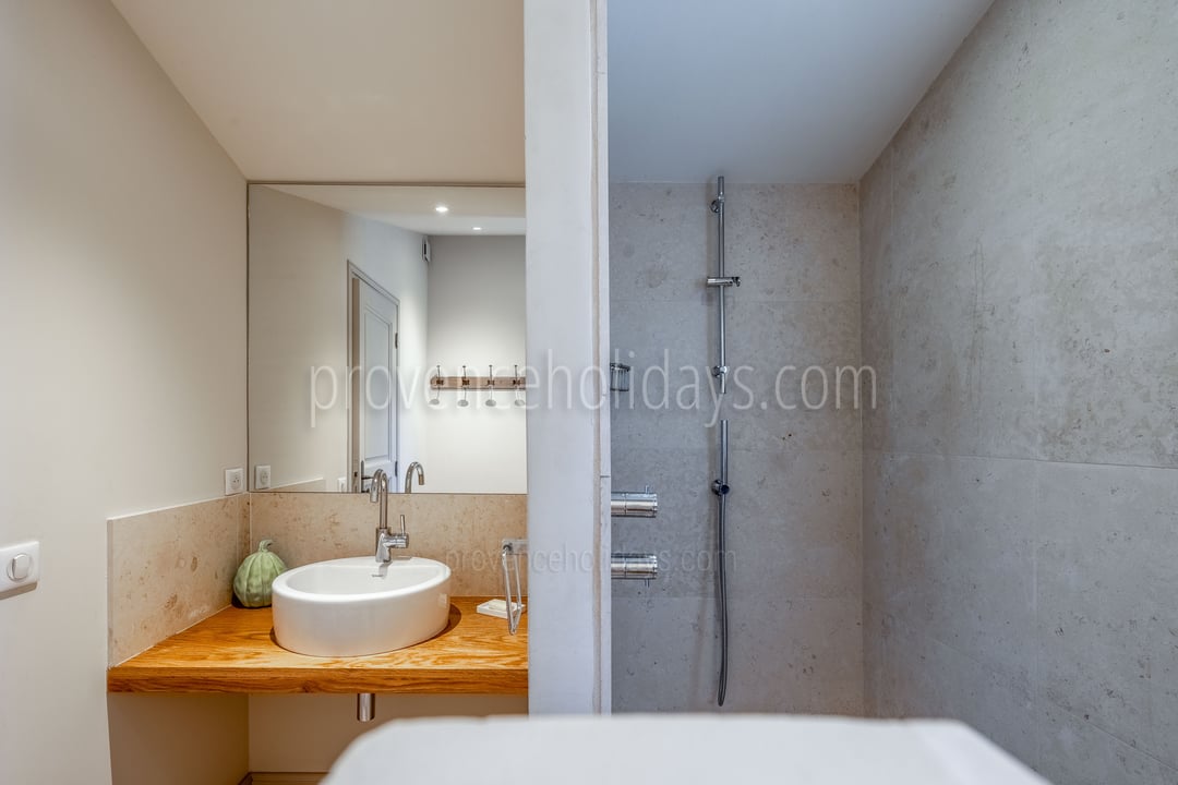 75 - Mas des Chênes Verts: Villa: Bathroom