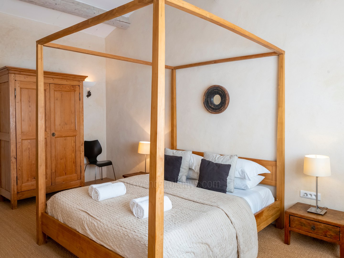 16 - Bastide de Joucas: Villa: Bedroom