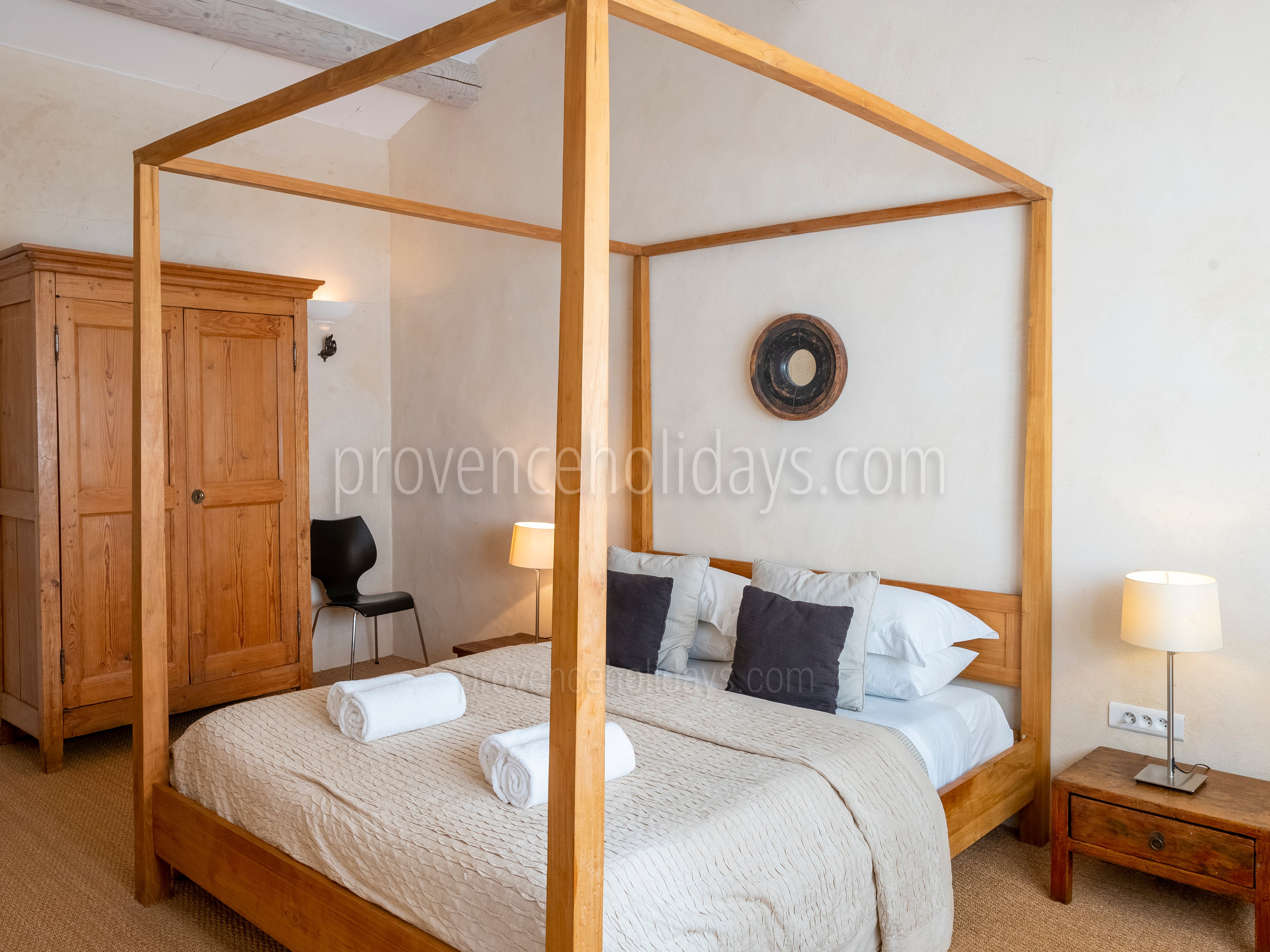 4 - Bastide de Joucas: Villa: Bedroom