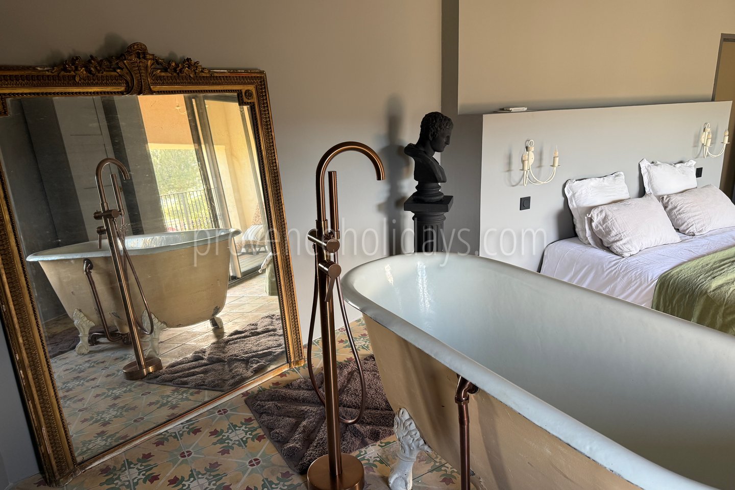 9 - Hotel Olivine: Villa: Bathroom