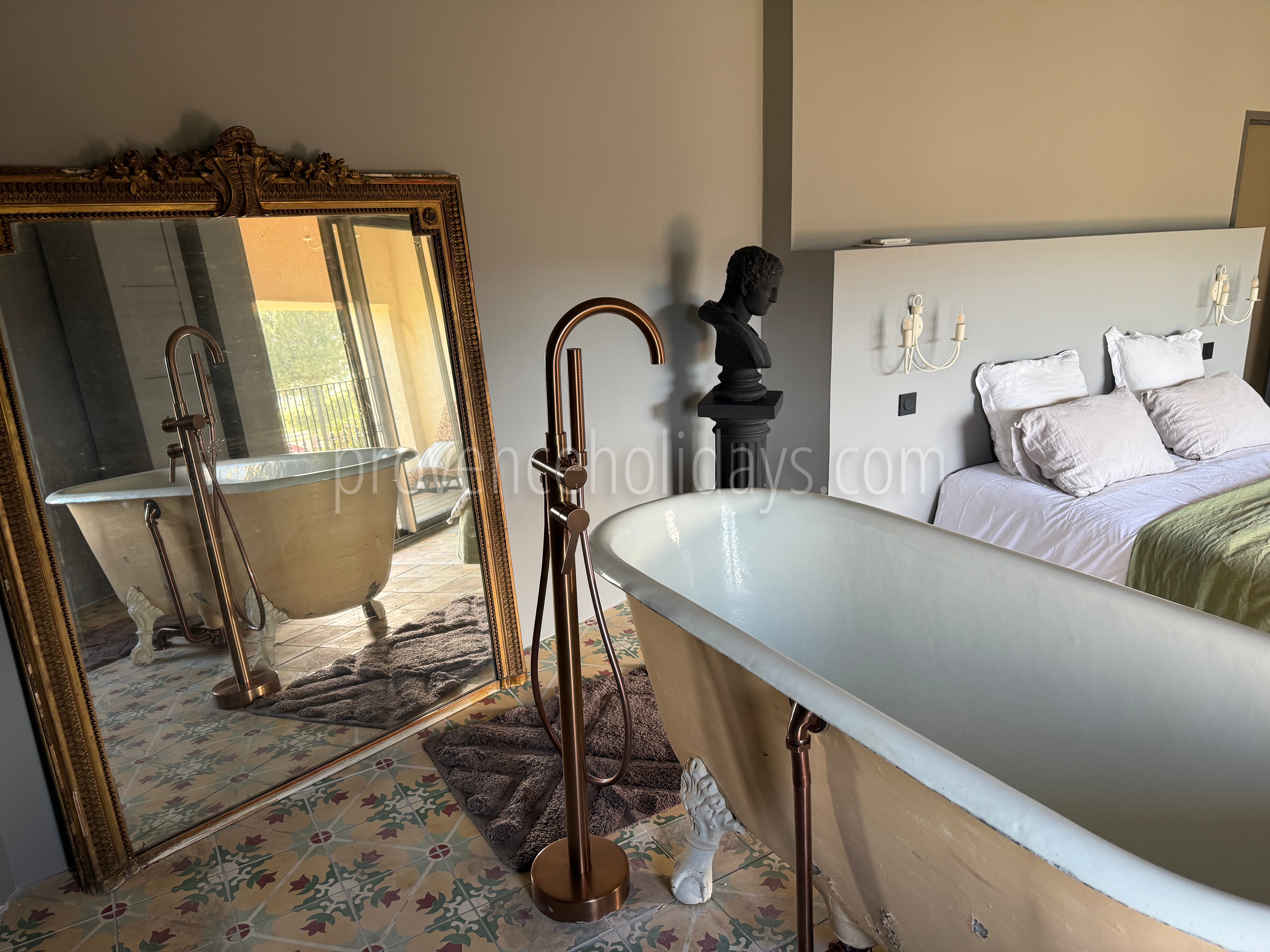 9 - Hotel Olivine: Villa: Bathroom