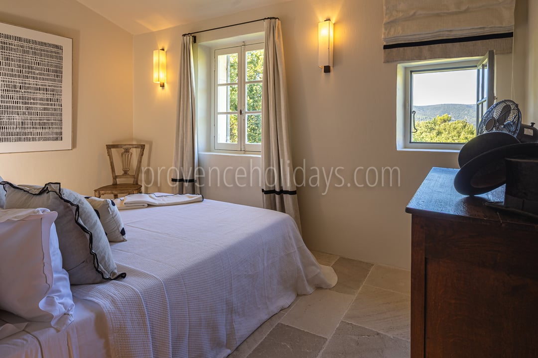27 - Le Mazet des Collines: Villa: Bedroom