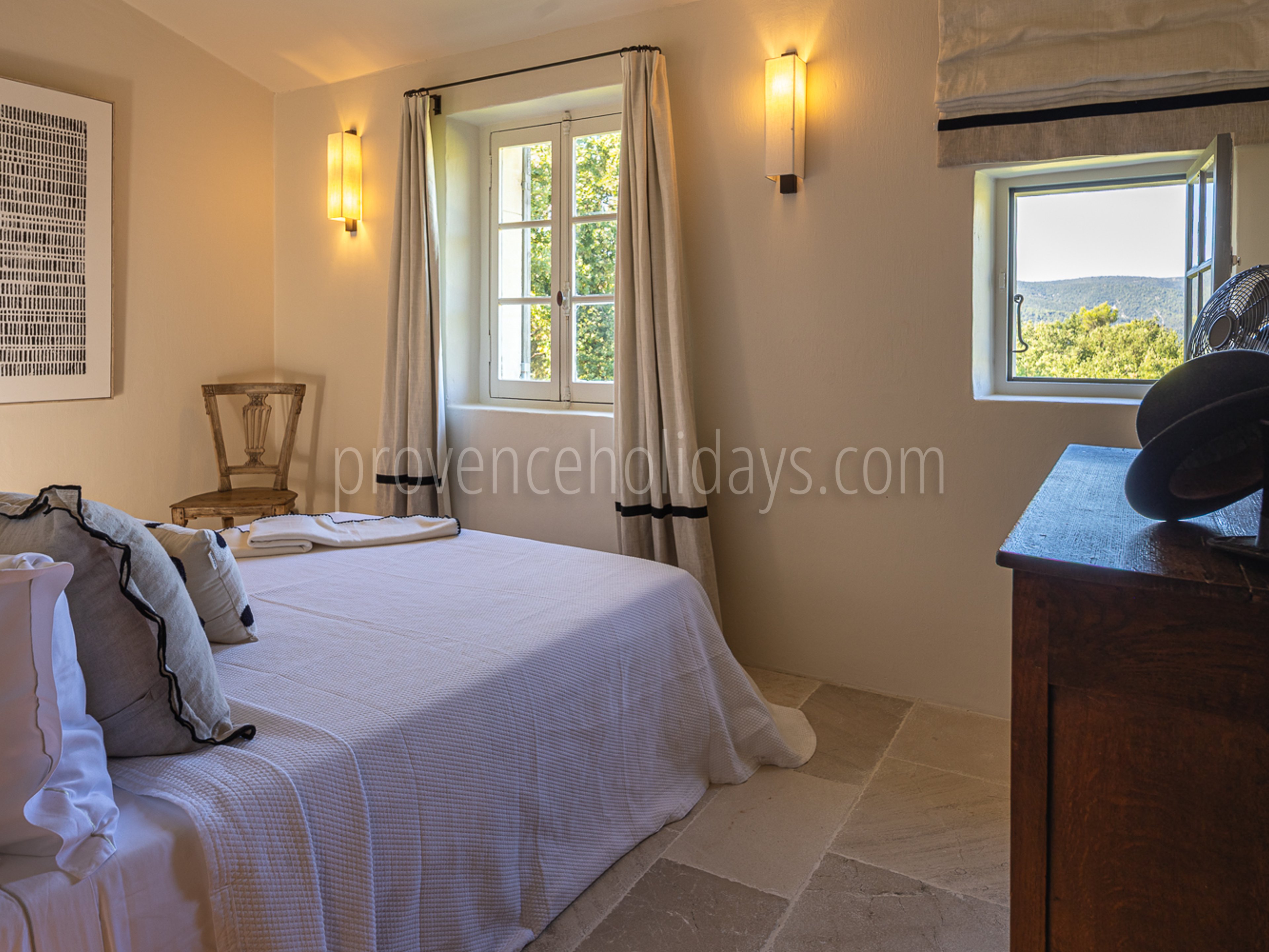 27 - Le Mazet des Collines: Villa: Bedroom