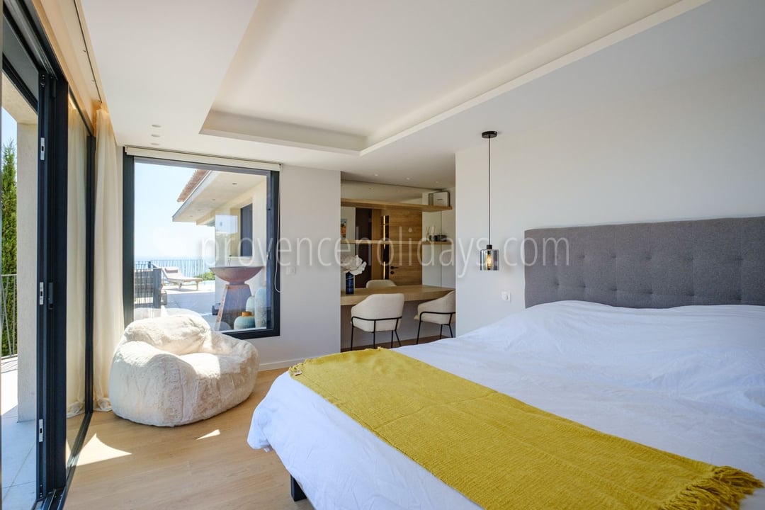 10 - Villa Riviera: Villa: Bedroom
