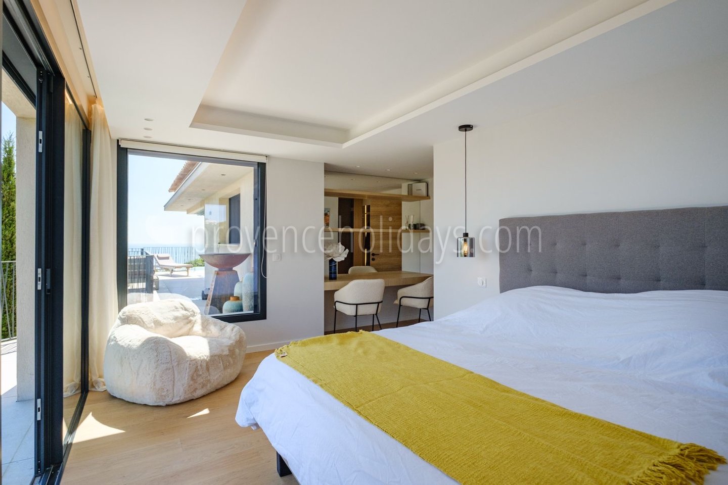10 - Villa Riviera: Villa: Bedroom