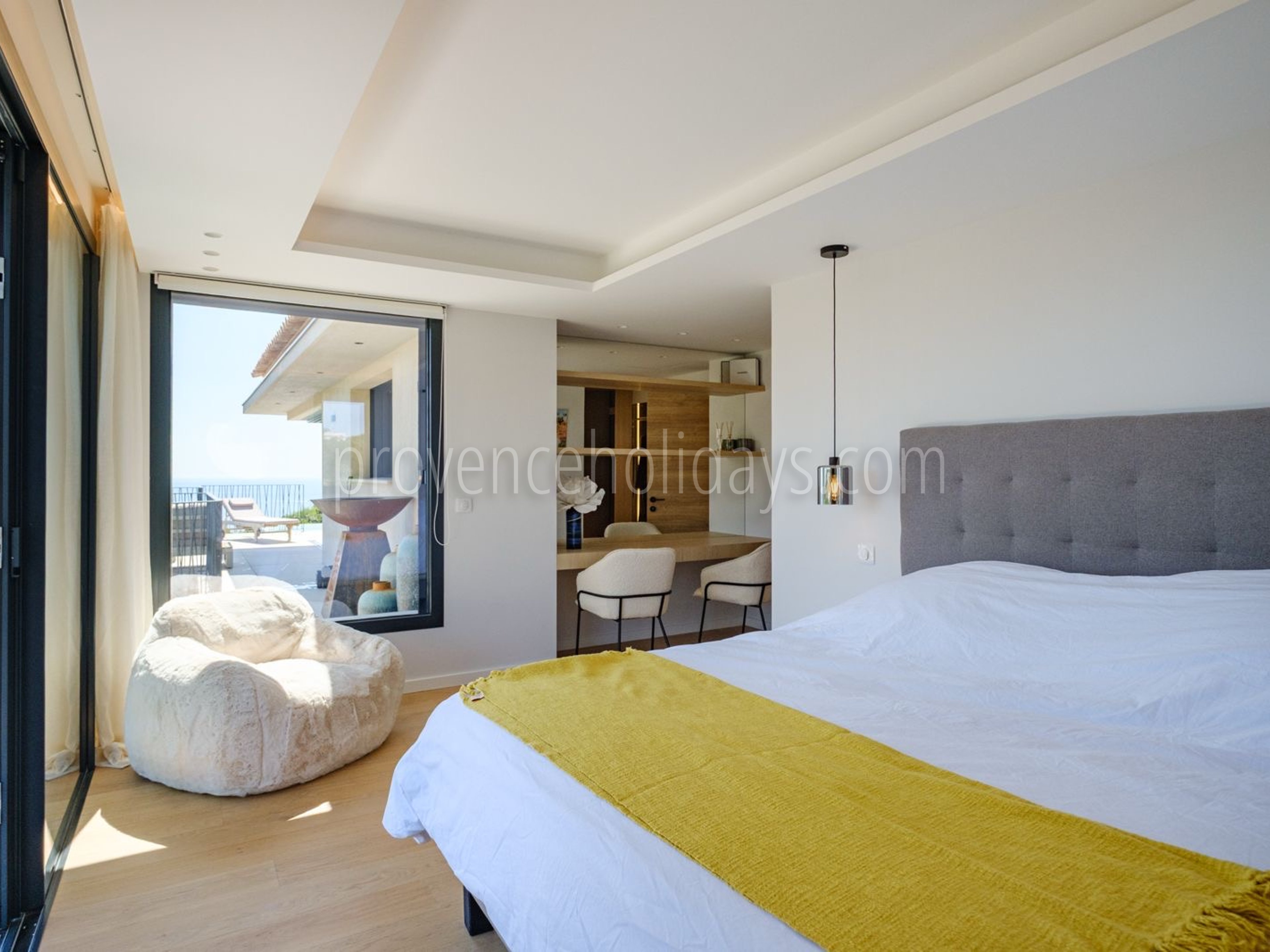 10 - Villa Riviera: Villa: Bedroom