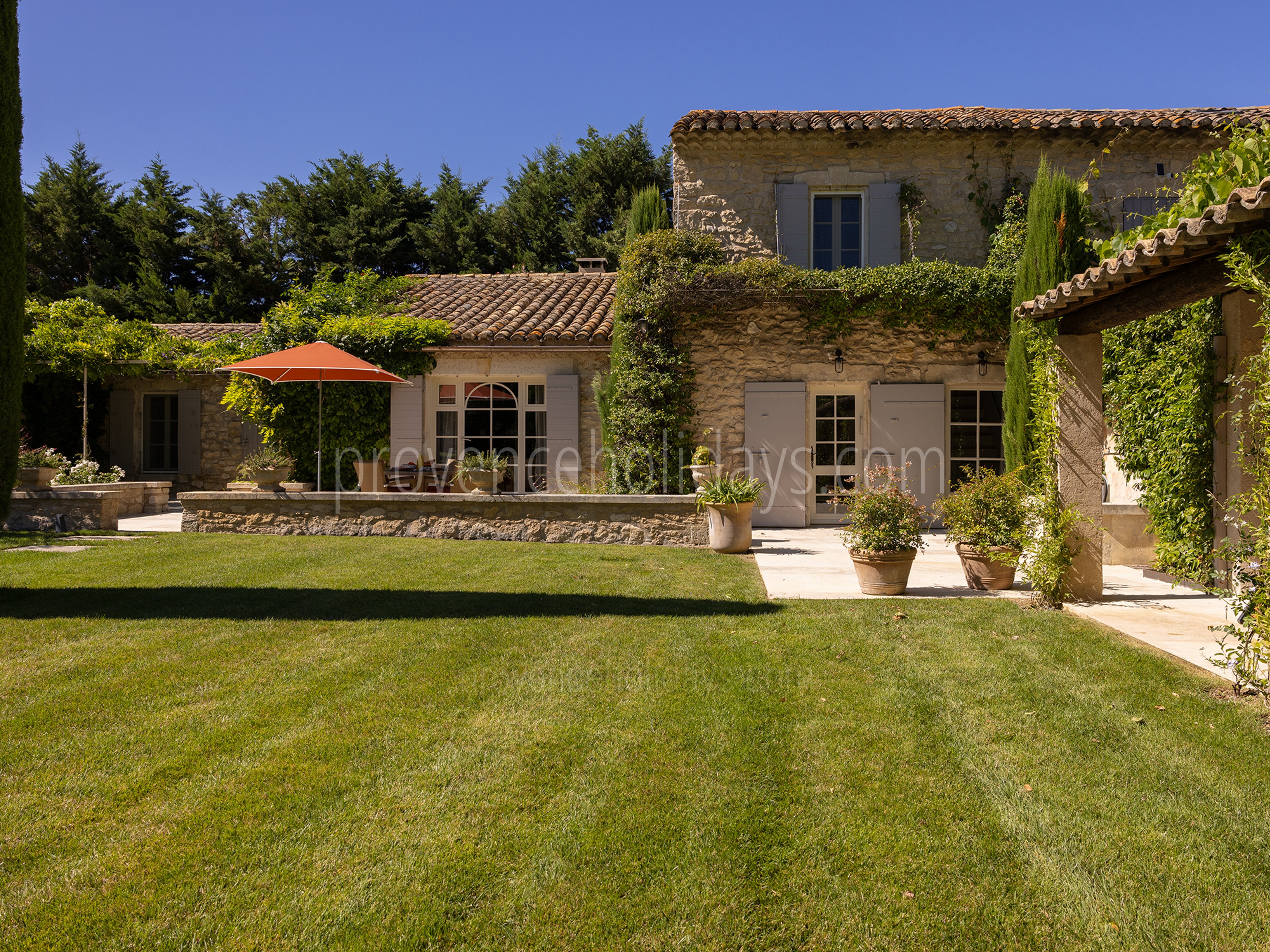 3 - Le Mas des Magnans: Villa: Exterior