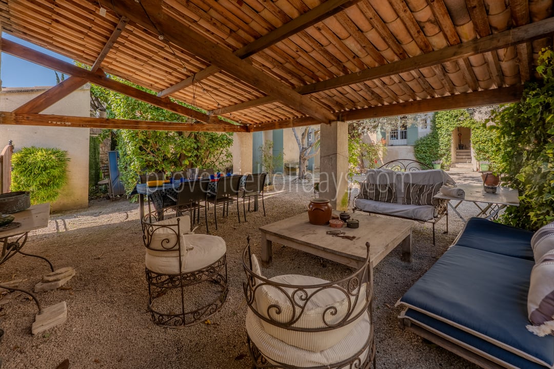 4 - Hotel particulier dans le centre de Mazan: Villa: Exterior