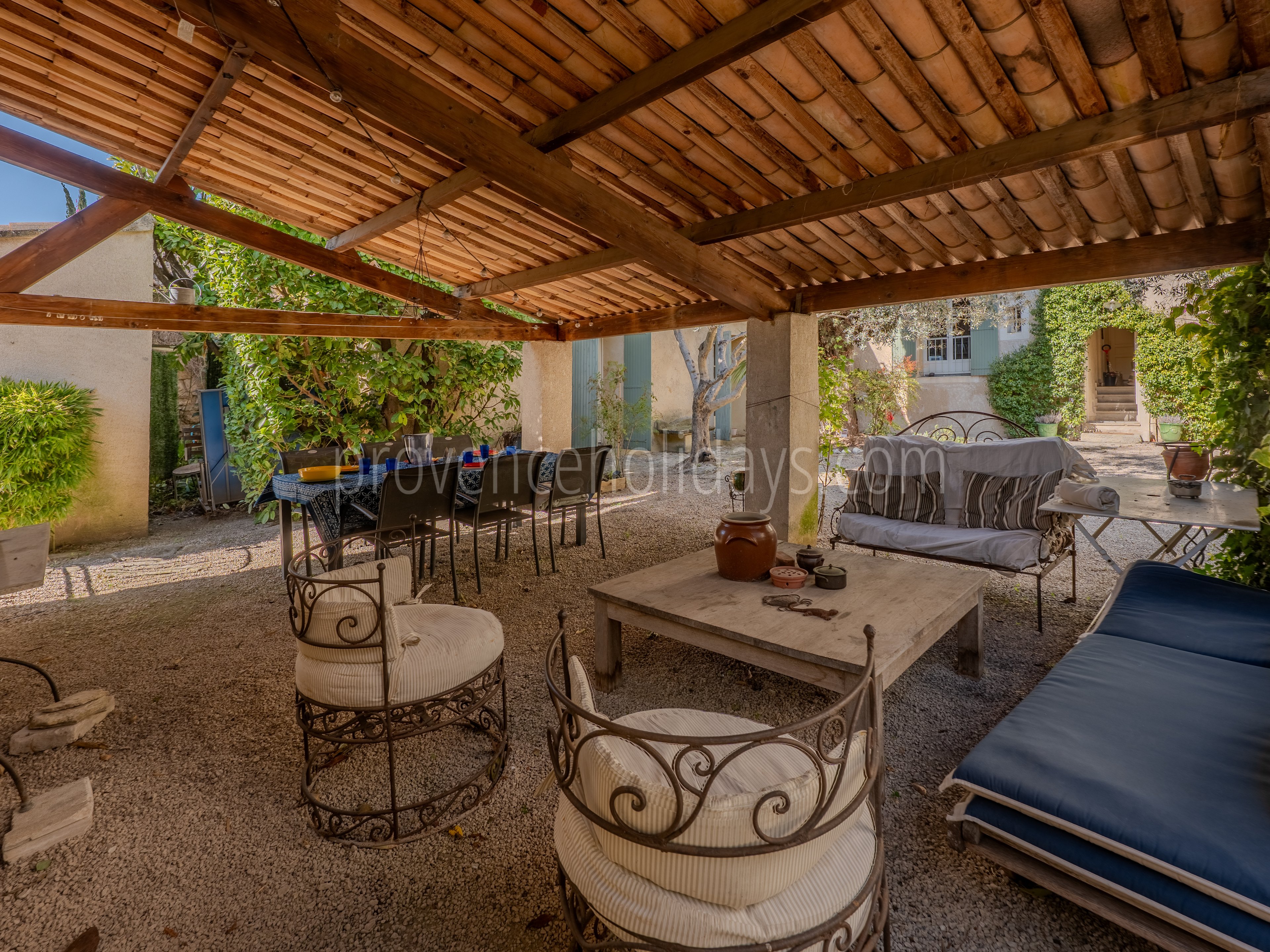 4 - Hotel particulier dans le centre de Mazan: Villa: Exterior