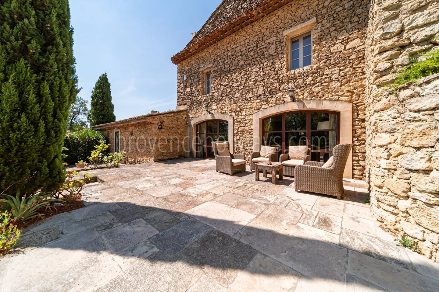 27 - Hameau en pierre à L\'Isle-sur-la-Sorgue: Villa: Exterior