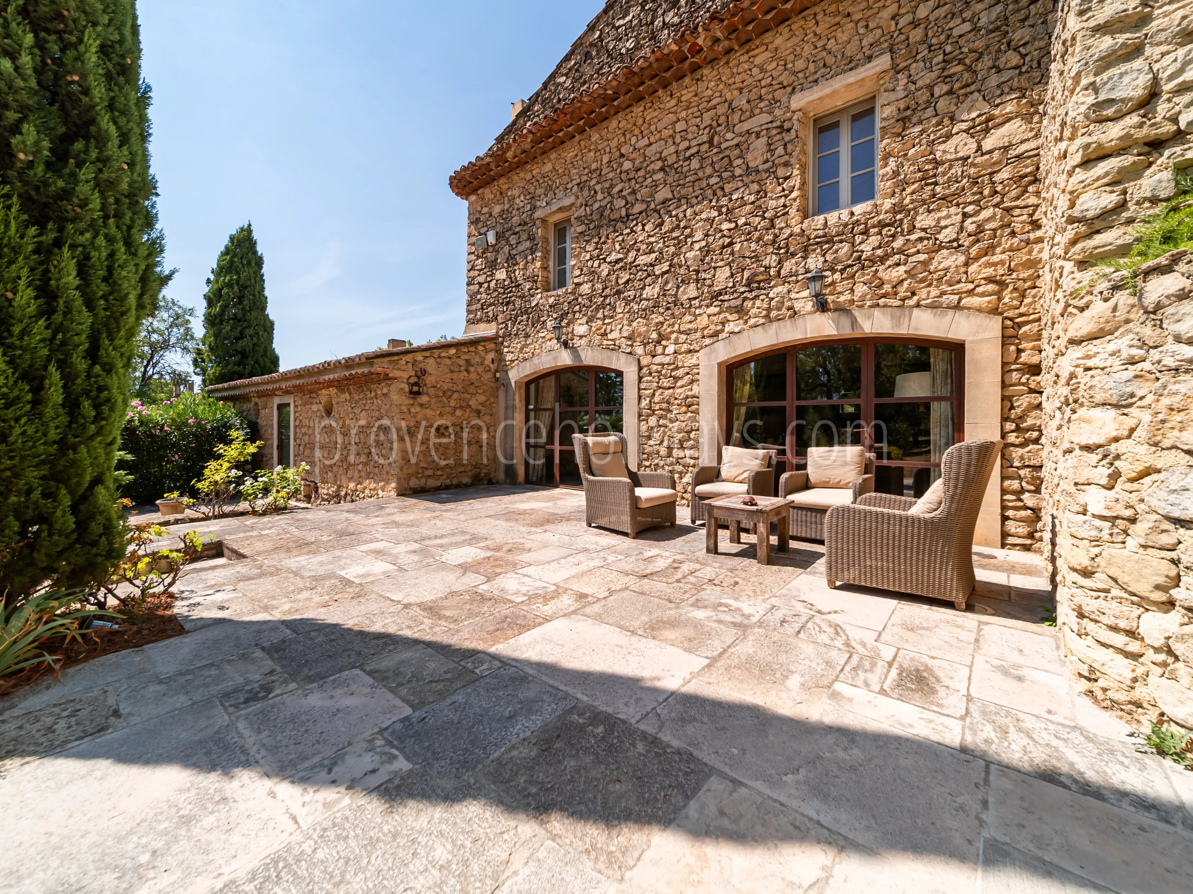 27 - Hameau en pierre à L\'Isle-sur-la-Sorgue: Villa: Exterior