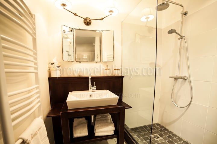 15 - Mas Audrey: Villa: Bathroom