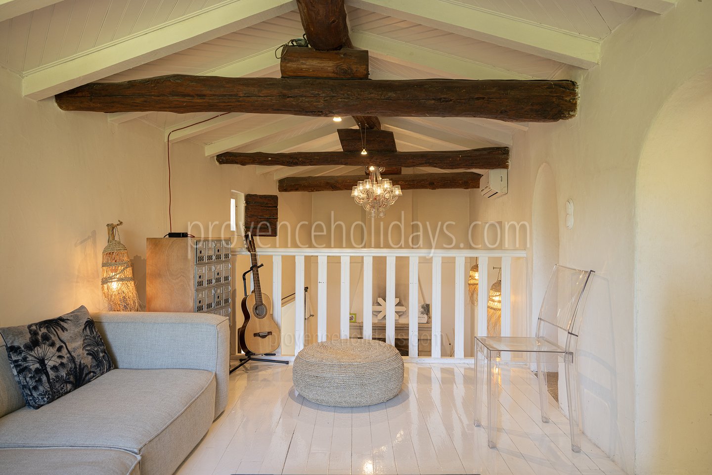 12 - Mas du Rosier: Villa: Interior