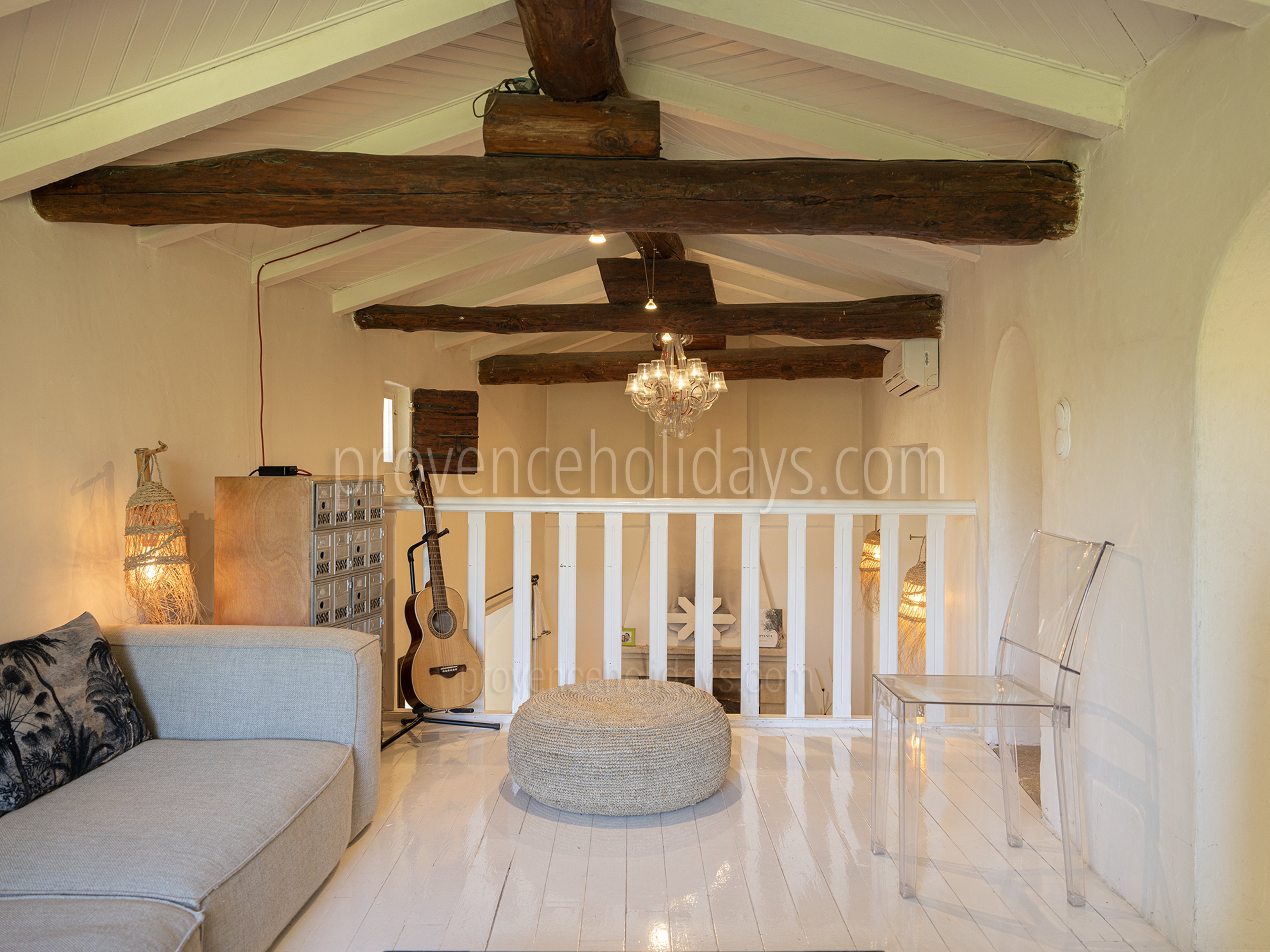 12 - Mas du Rosier: Villa: Interior