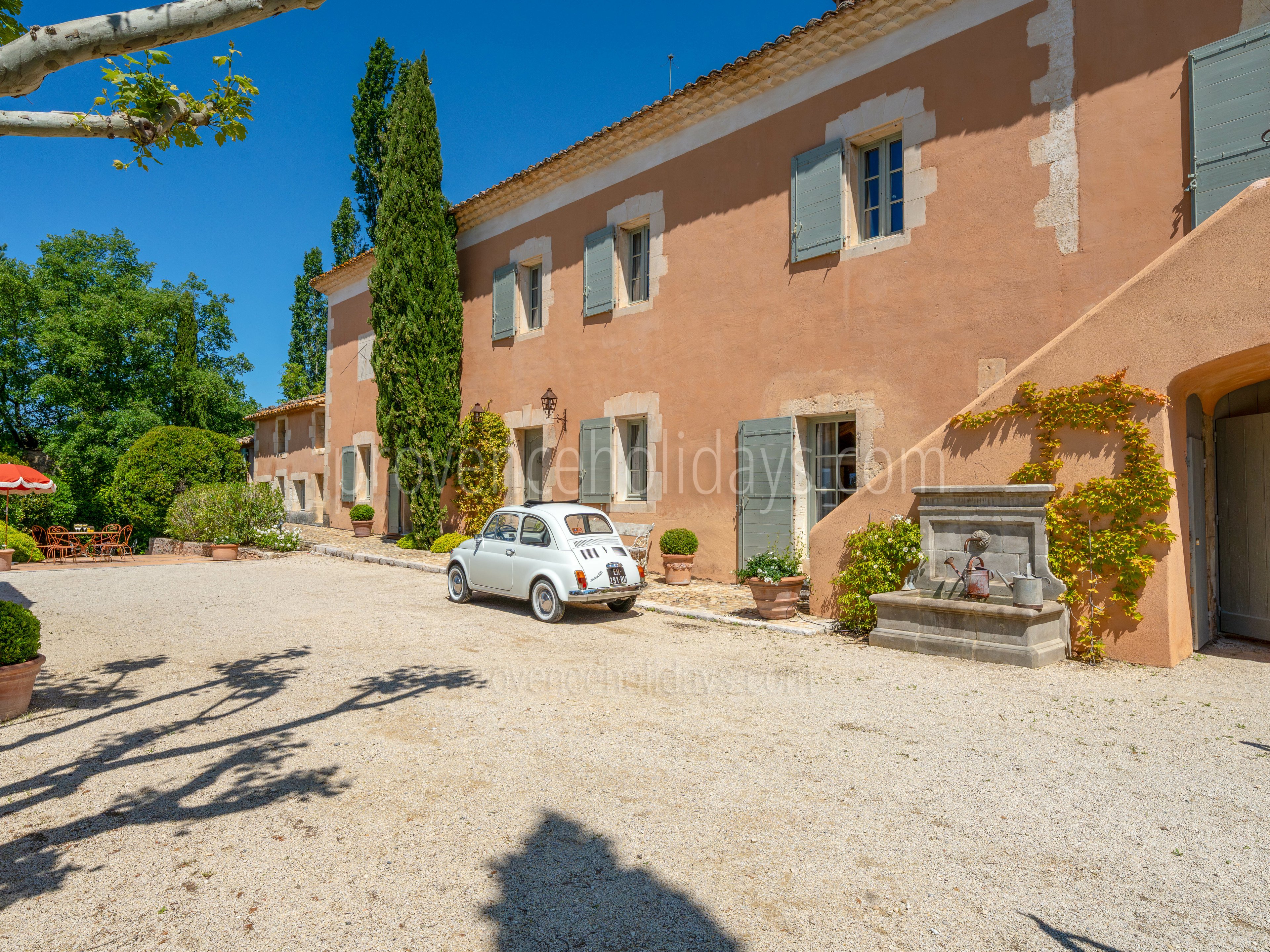 24 - La Bastide Incarnat: Villa: Exterior