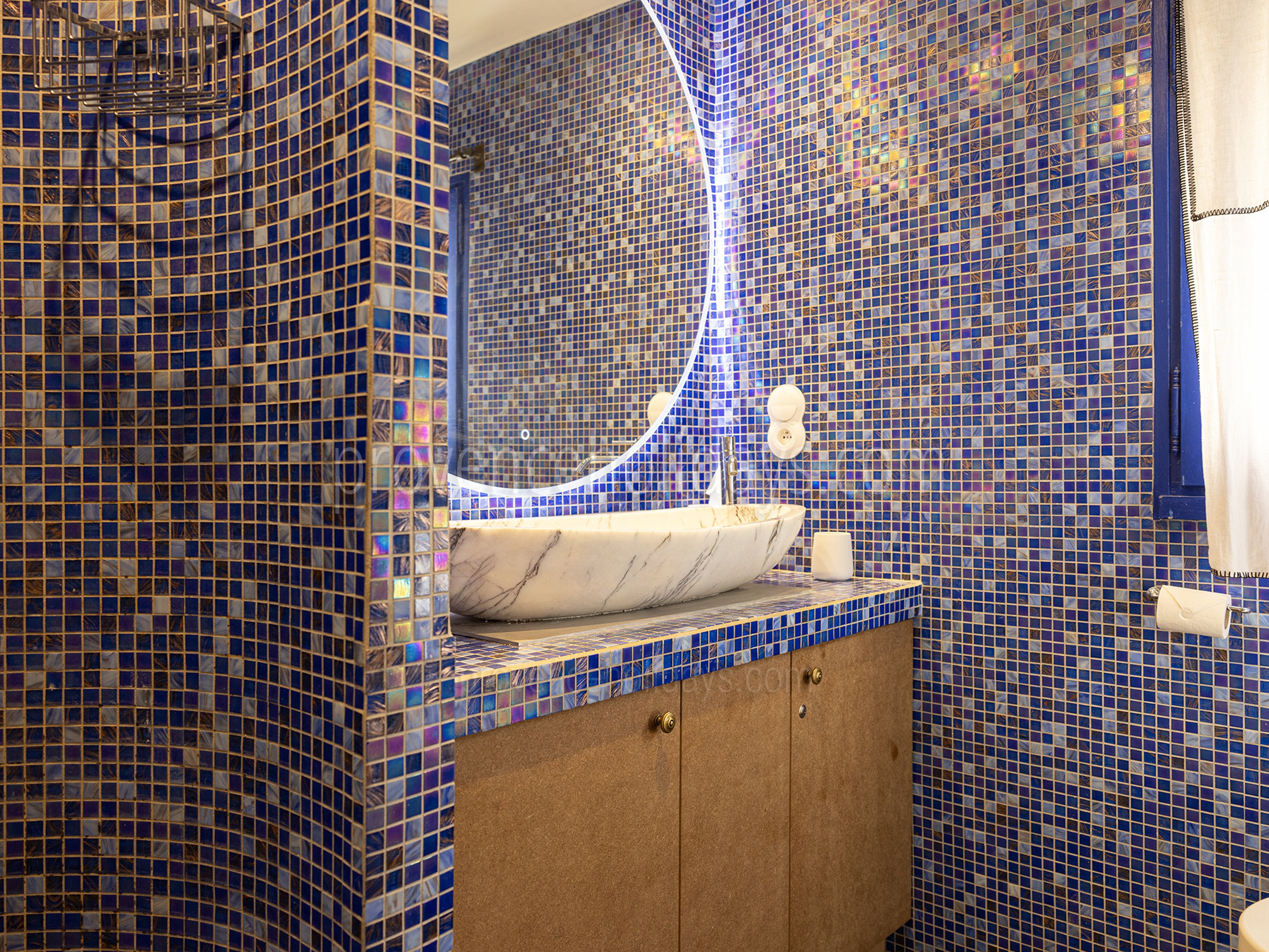 18 - Mas du Rosier: Villa: Bathroom