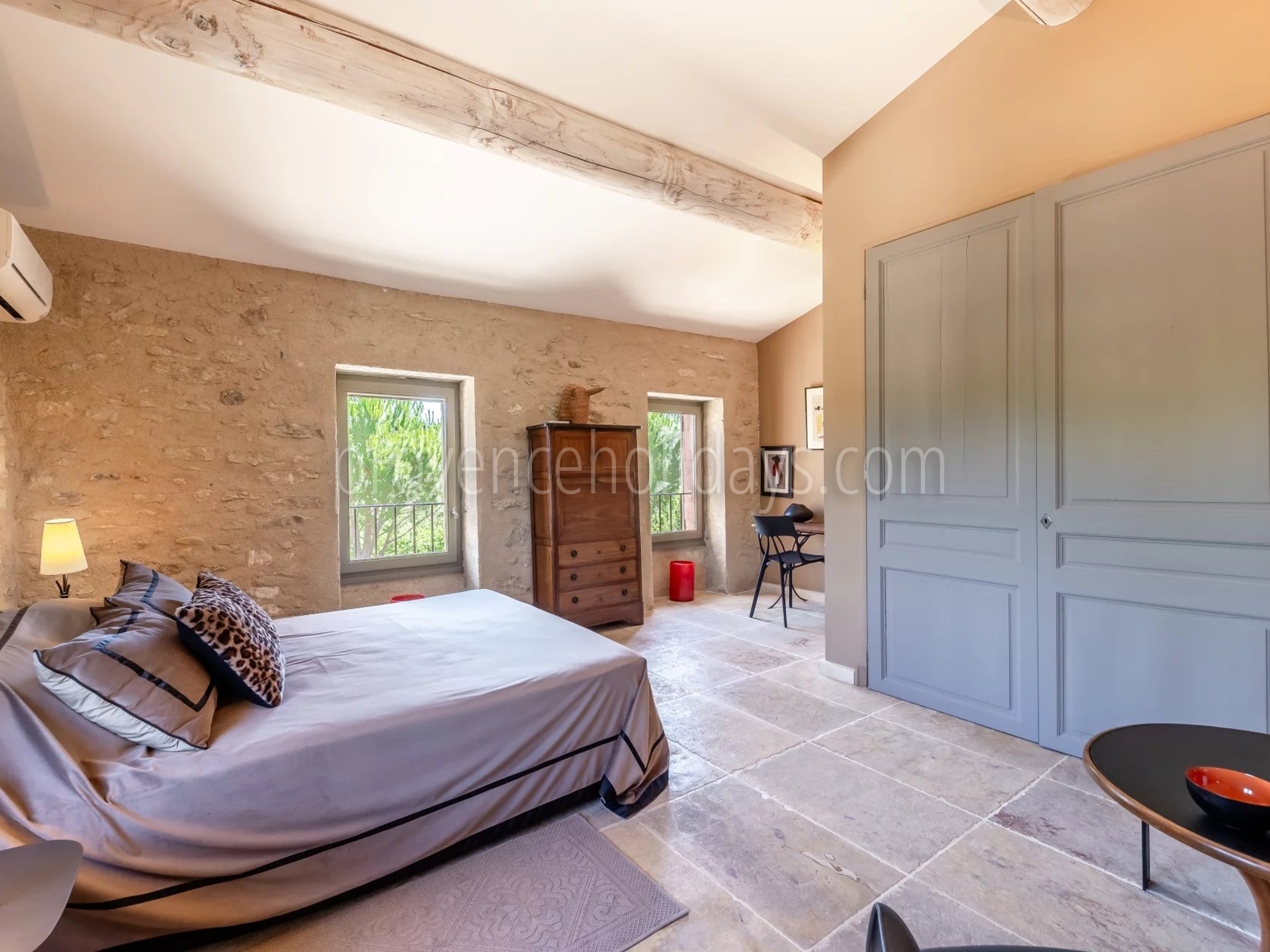 36 - Mas 1850 in Gordes: Villa: Interior