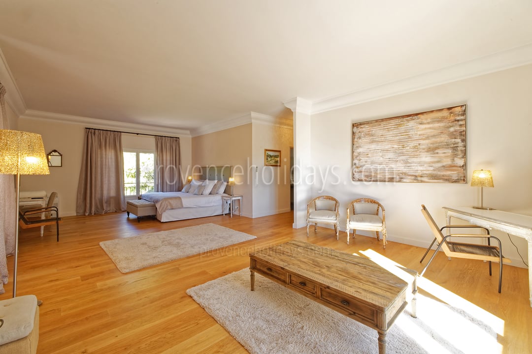 33 - Villa Garrigue: Villa: Interior