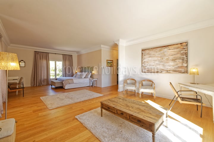 33 - Villa Garrigue: Villa: Interior