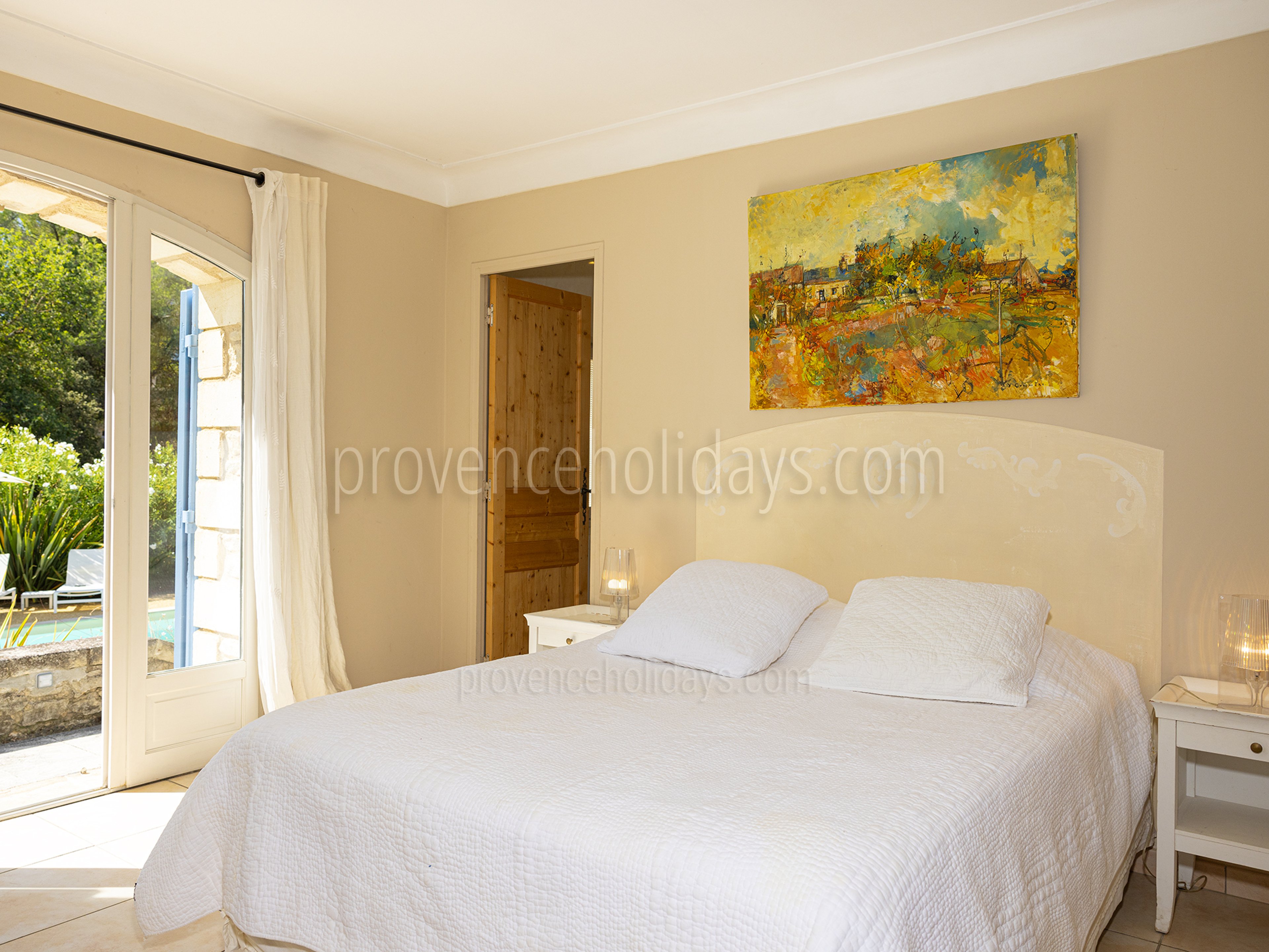 19 - Mas Heyrauds: Villa: Bedroom