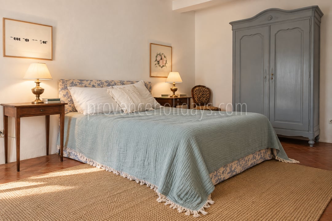 31 - Woning met een prachtig uitzicht in Aubignan: Villa: Bedroom