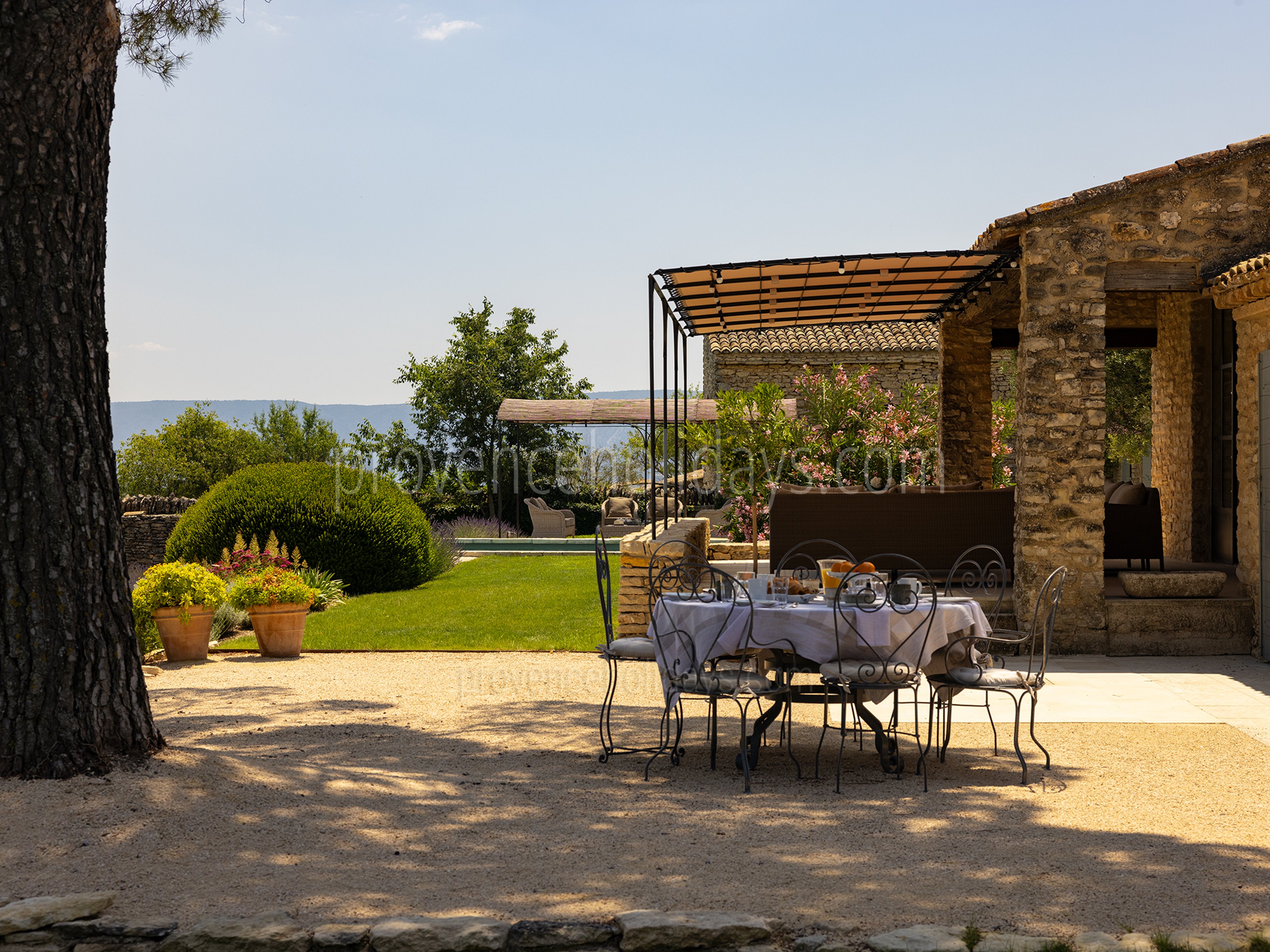 28 - Mas de Bel Air: Villa: Exterior