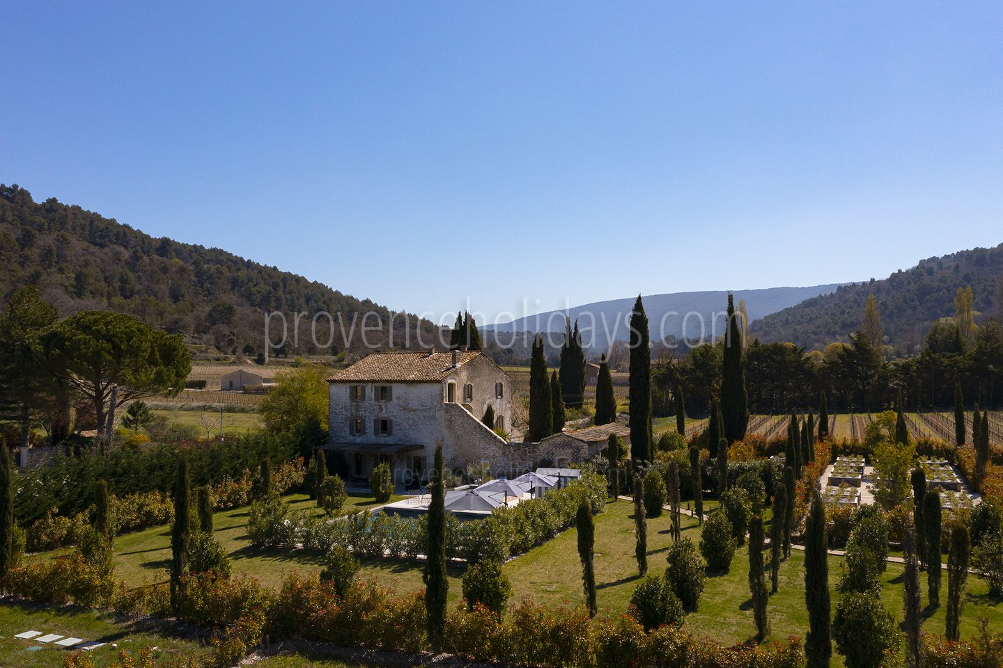 12 - Le Mas des Cyprès: Villa: Exterior