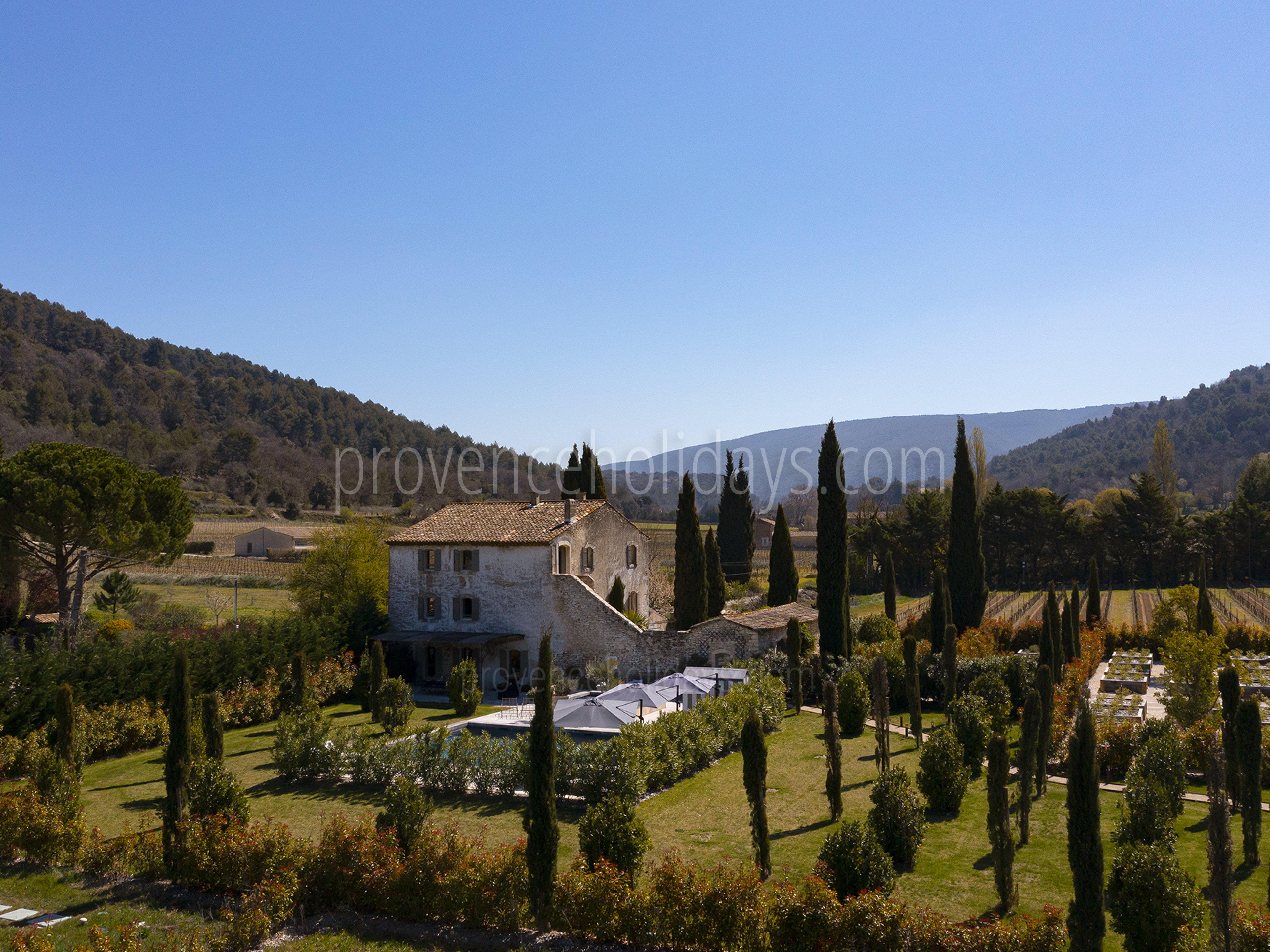 12 - Le Mas des Cyprès: Villa: Exterior