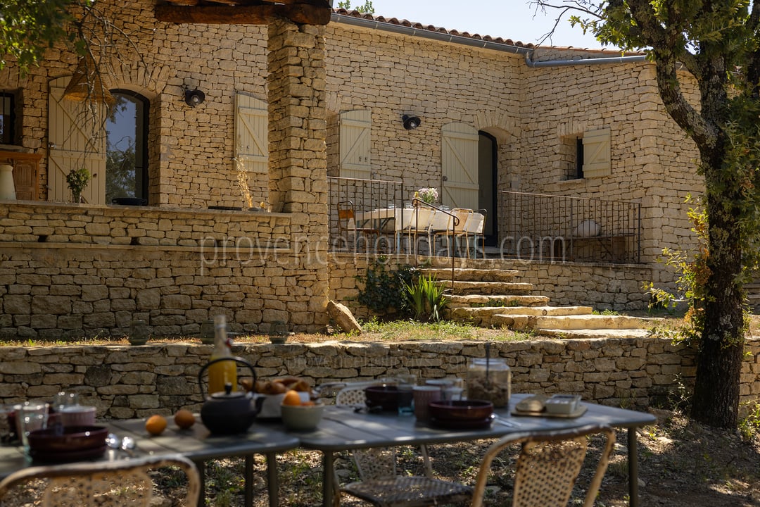 17 - Mas des Chênes Blancs: Villa: Exterior