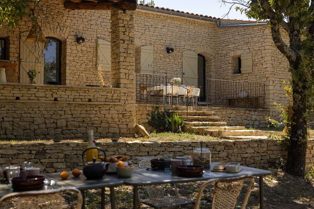 16 - Mas des Chênes Blancs: Villa: Exterior