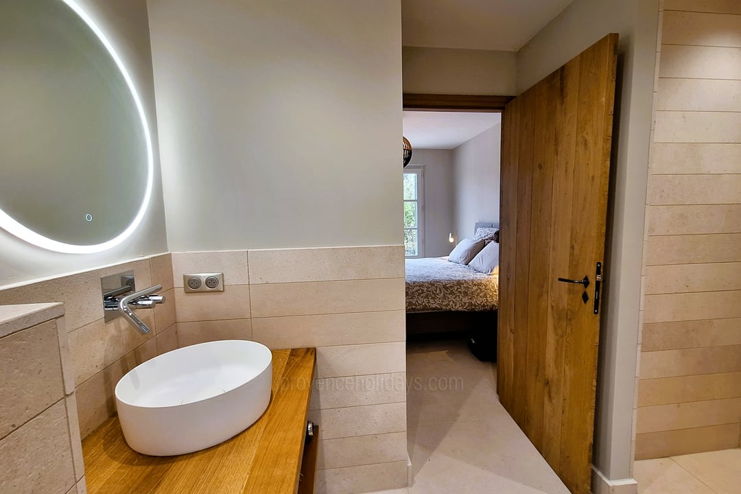 20 - Villa Aubanel: Villa: Bathroom