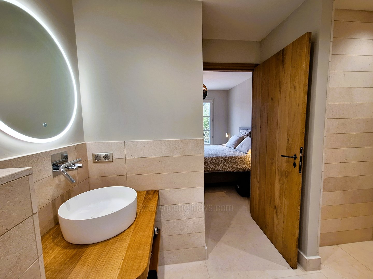 20 - Villa Aubanel: Villa: Bathroom