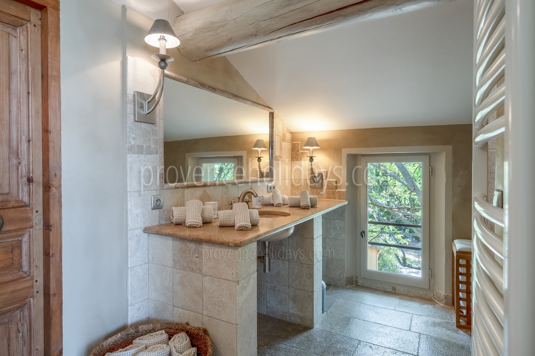 13 - La Maison des Ocres: Villa: Bathroom 1