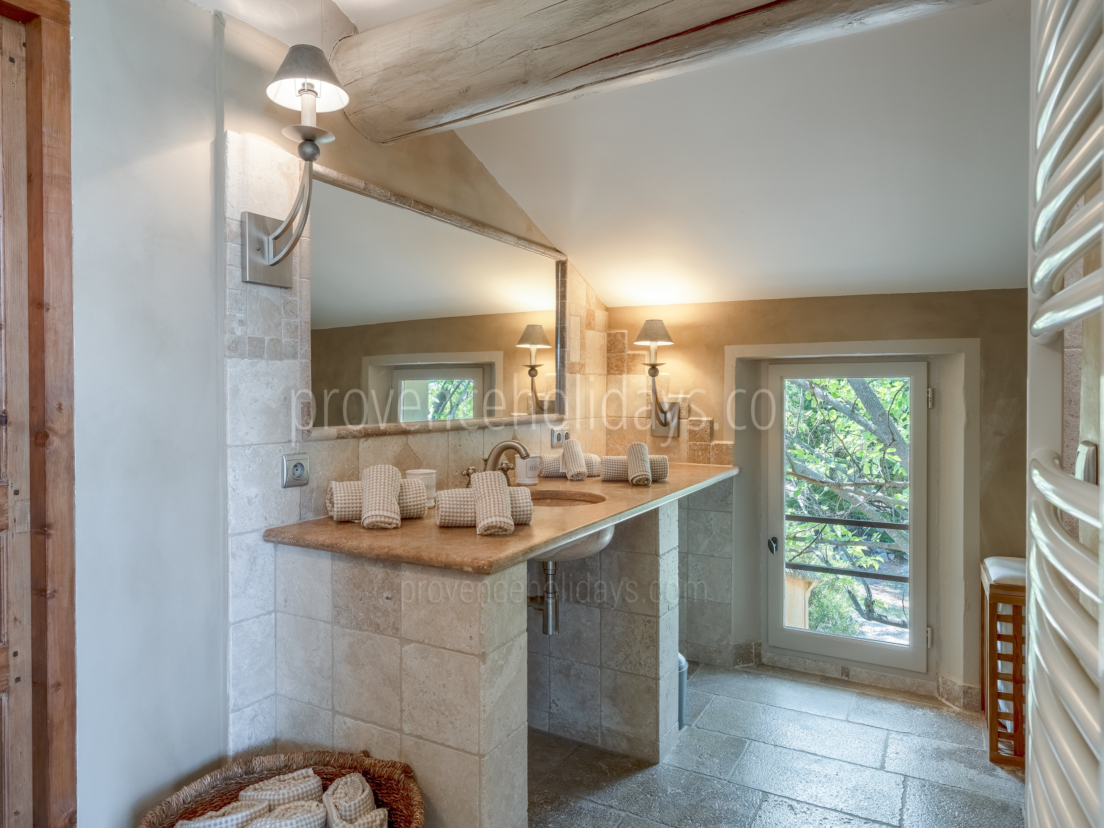 13 - La Maison des Ocres: Villa: Bathroom 1