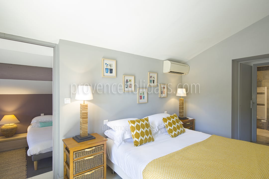 4 - Mas de l\'Artiste: Villa: Bedroom